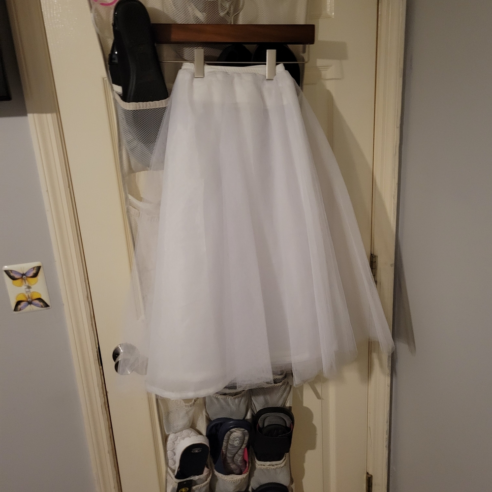 Elegant White Tulle Skirt